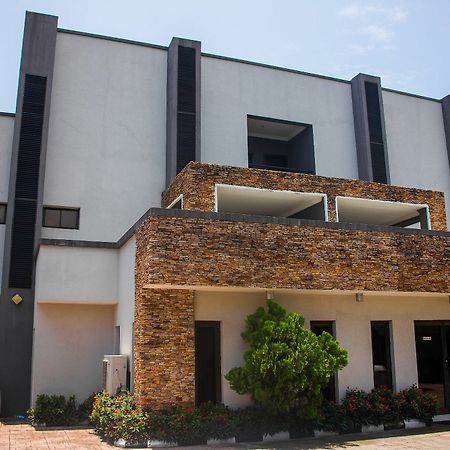 S & S Hotel & Suites Lagos Esterno foto