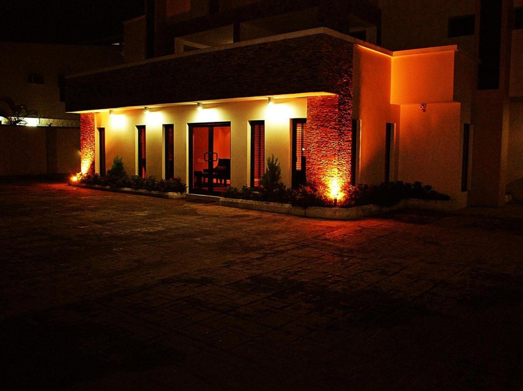 S & S Hotel & Suites Lagos Esterno foto