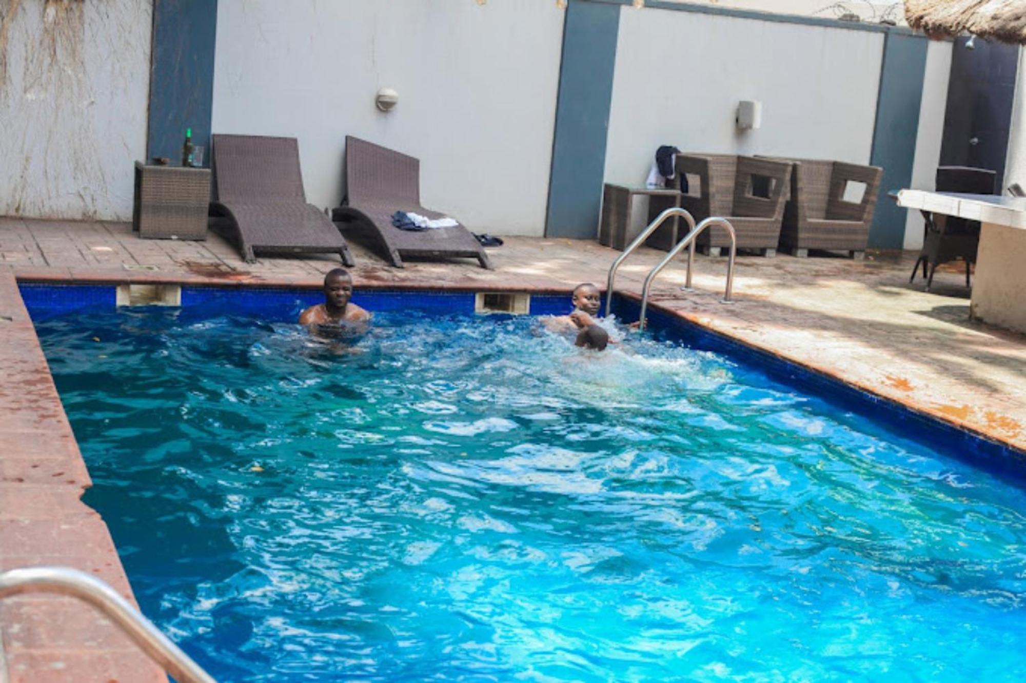 S & S Hotel & Suites Lagos Esterno foto