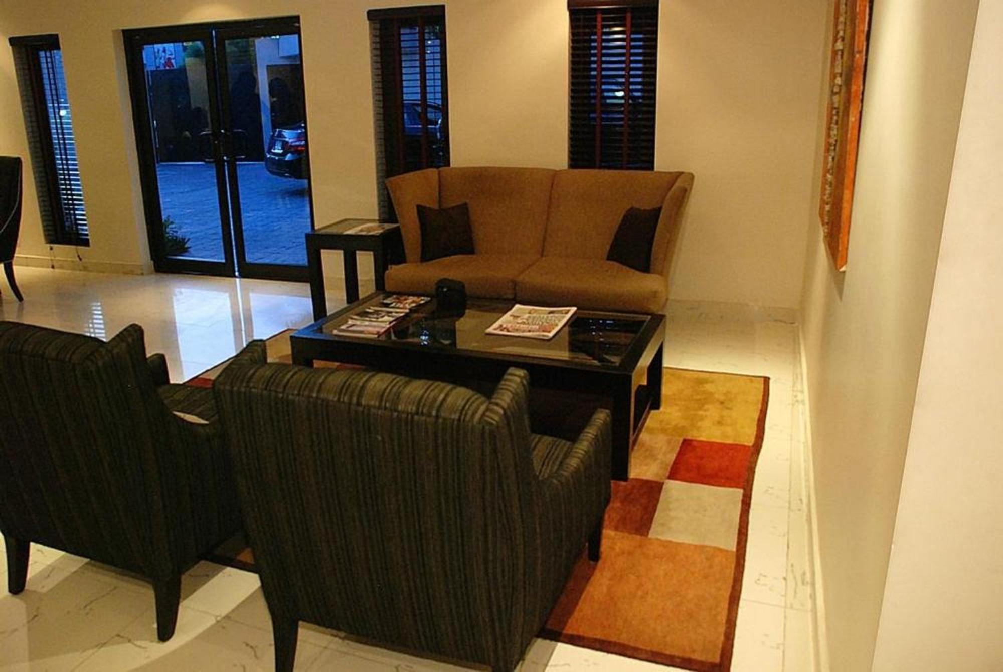 S & S Hotel & Suites Lagos Esterno foto