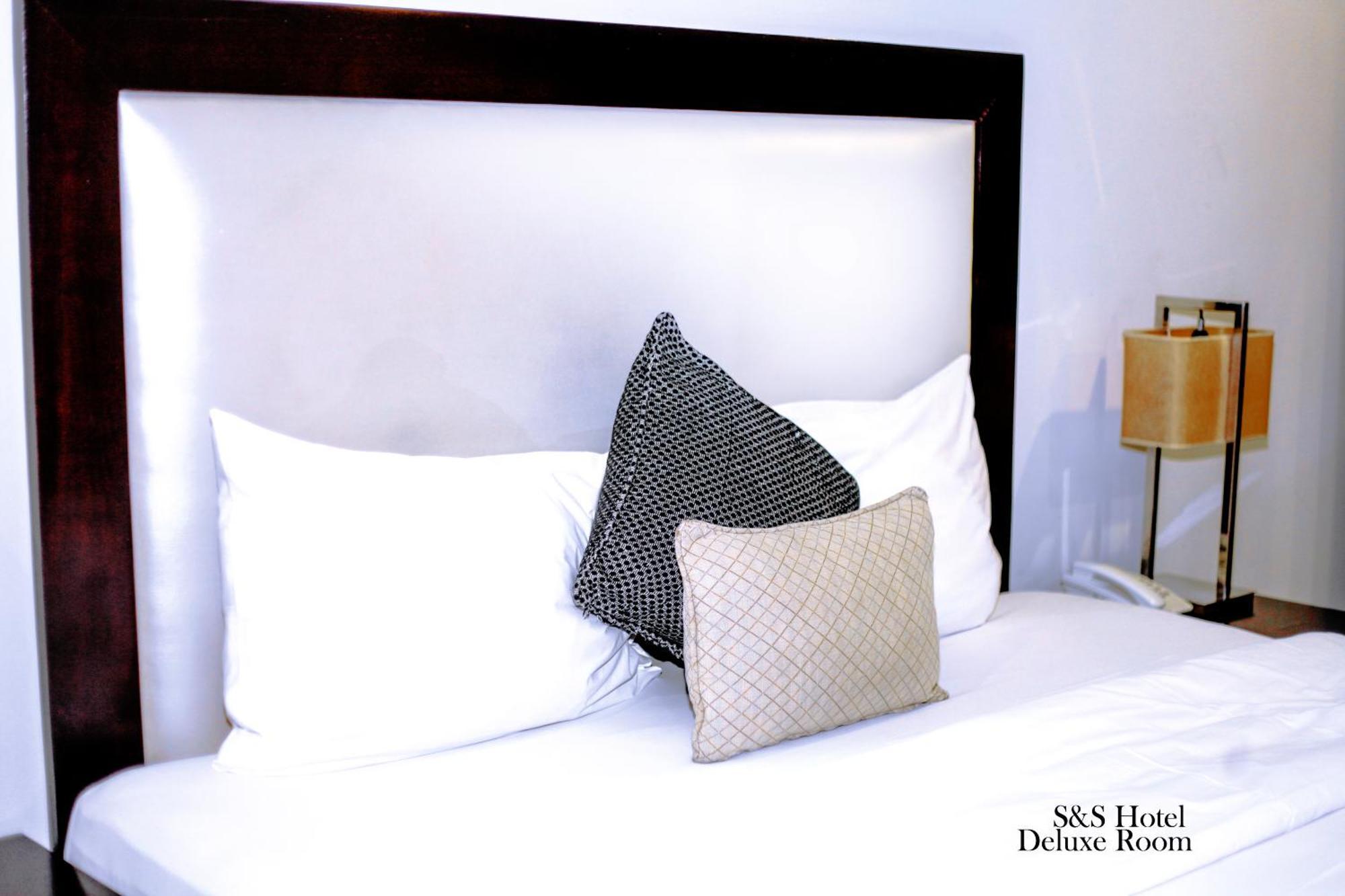 S & S Hotel & Suites Lagos Esterno foto