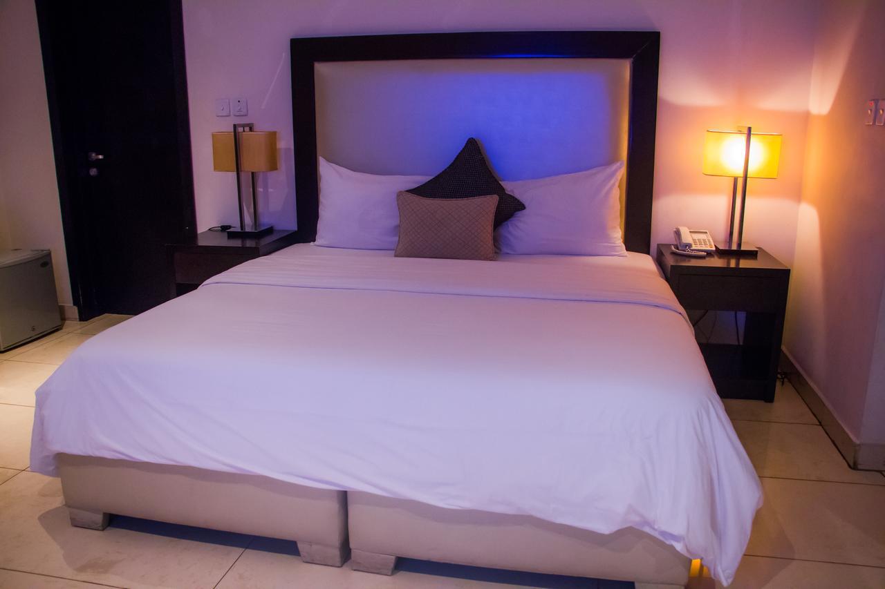 S & S Hotel & Suites Lagos Esterno foto