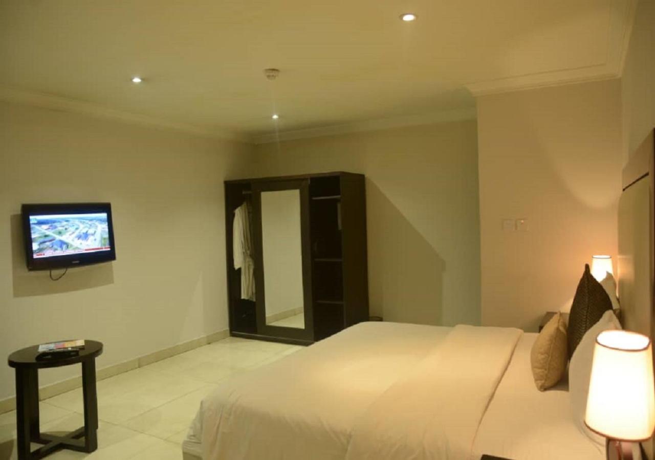 S & S Hotel & Suites Lagos Esterno foto