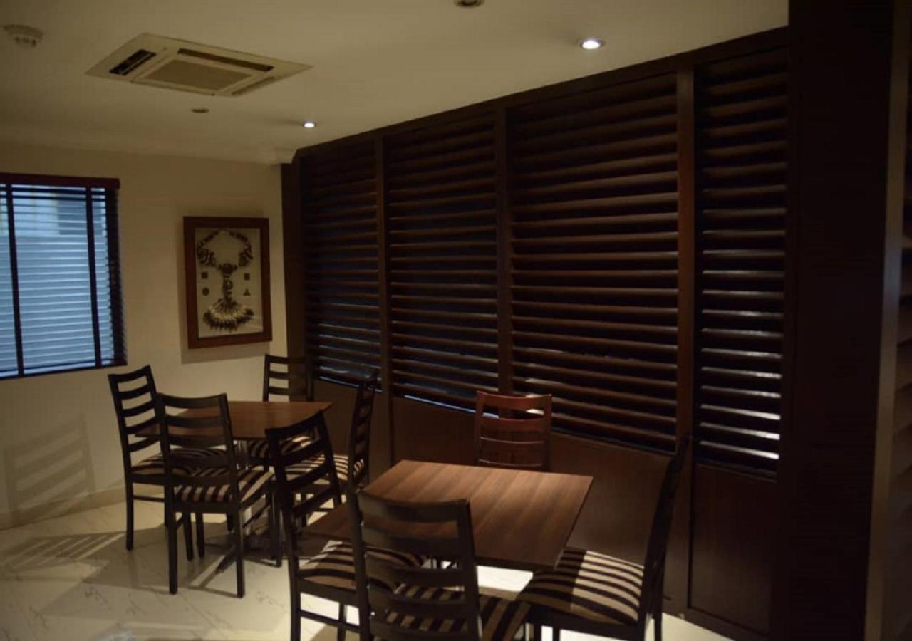S & S Hotel & Suites Lagos Esterno foto