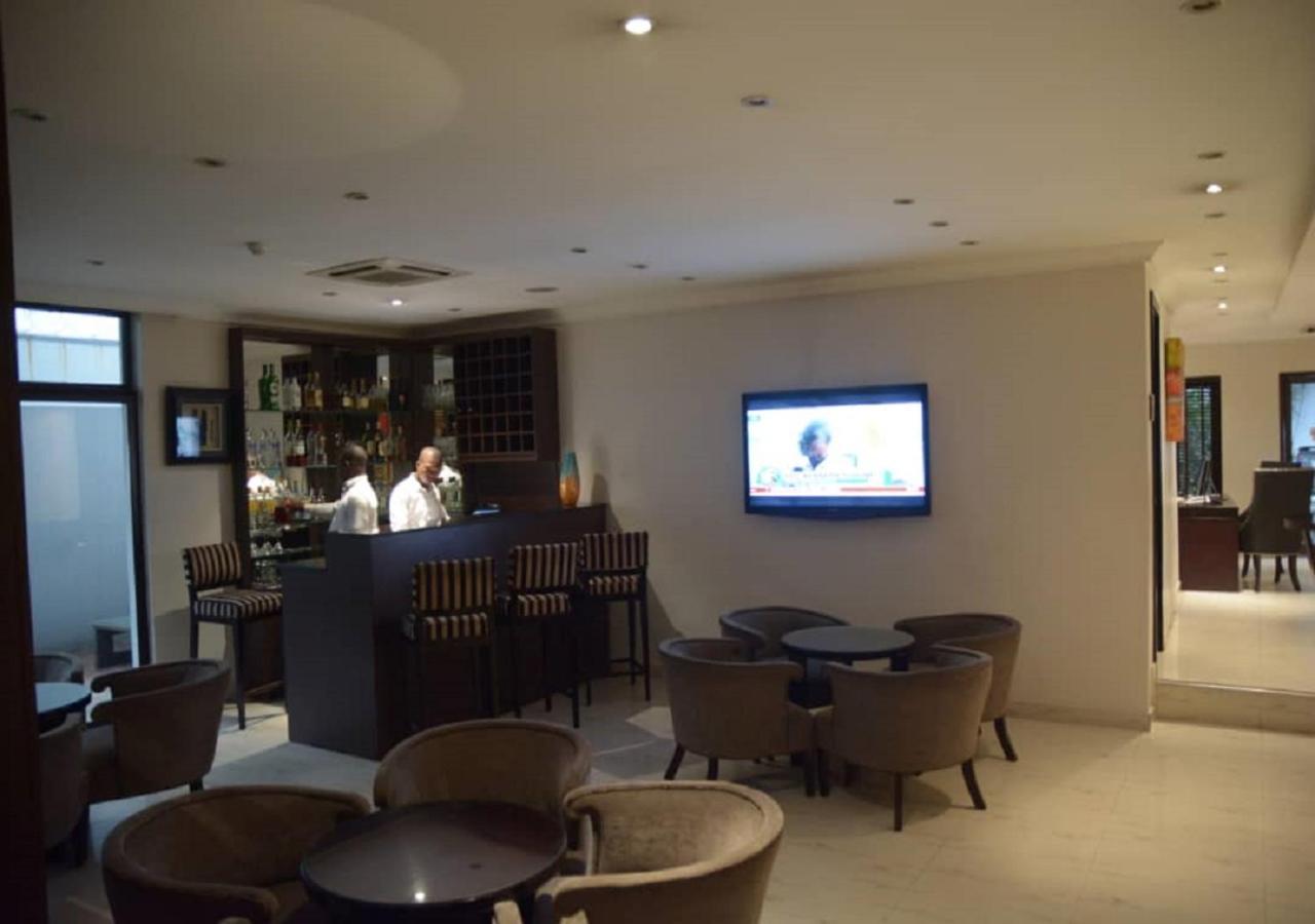 S & S Hotel & Suites Lagos Esterno foto