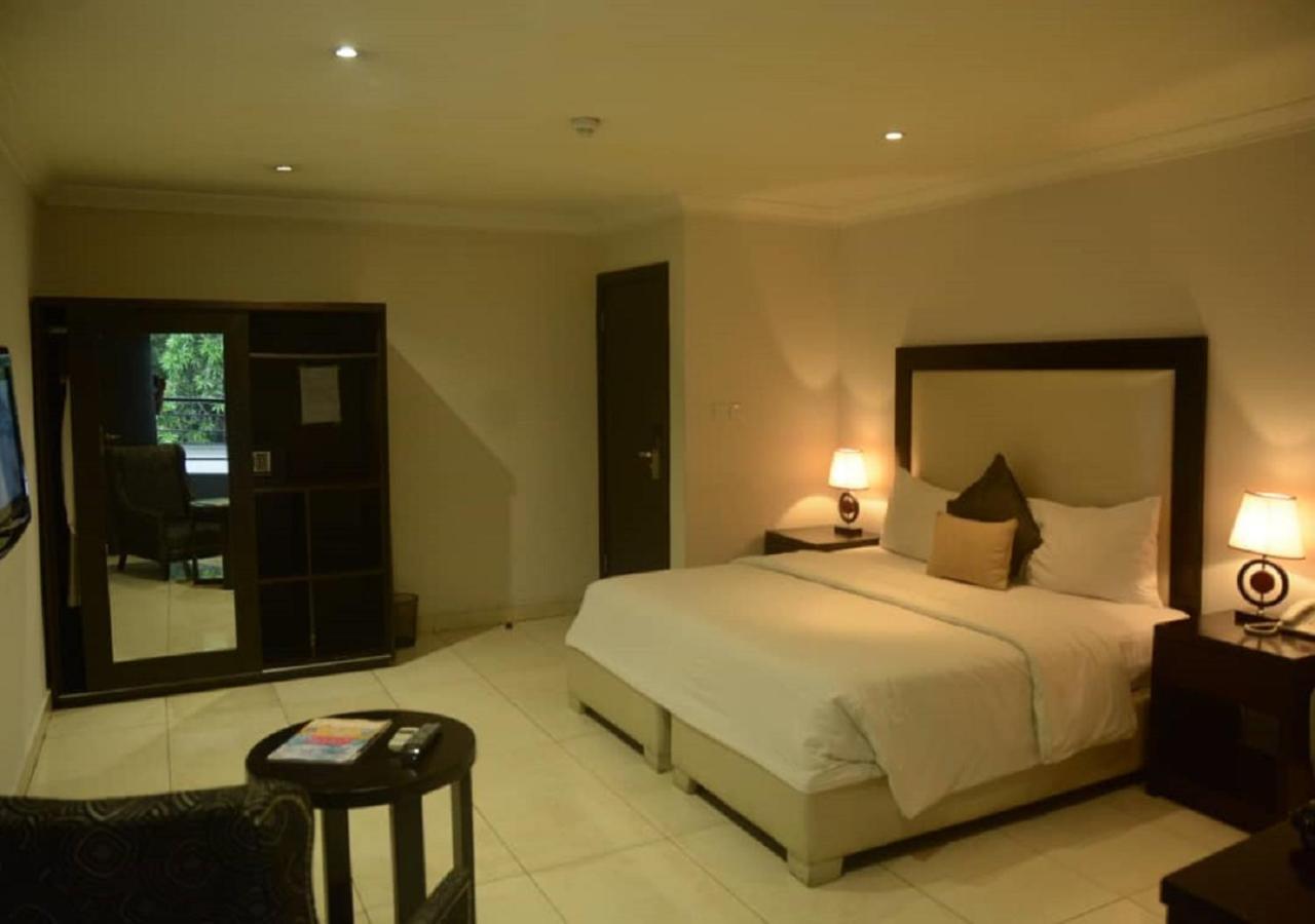 S & S Hotel & Suites Lagos Esterno foto