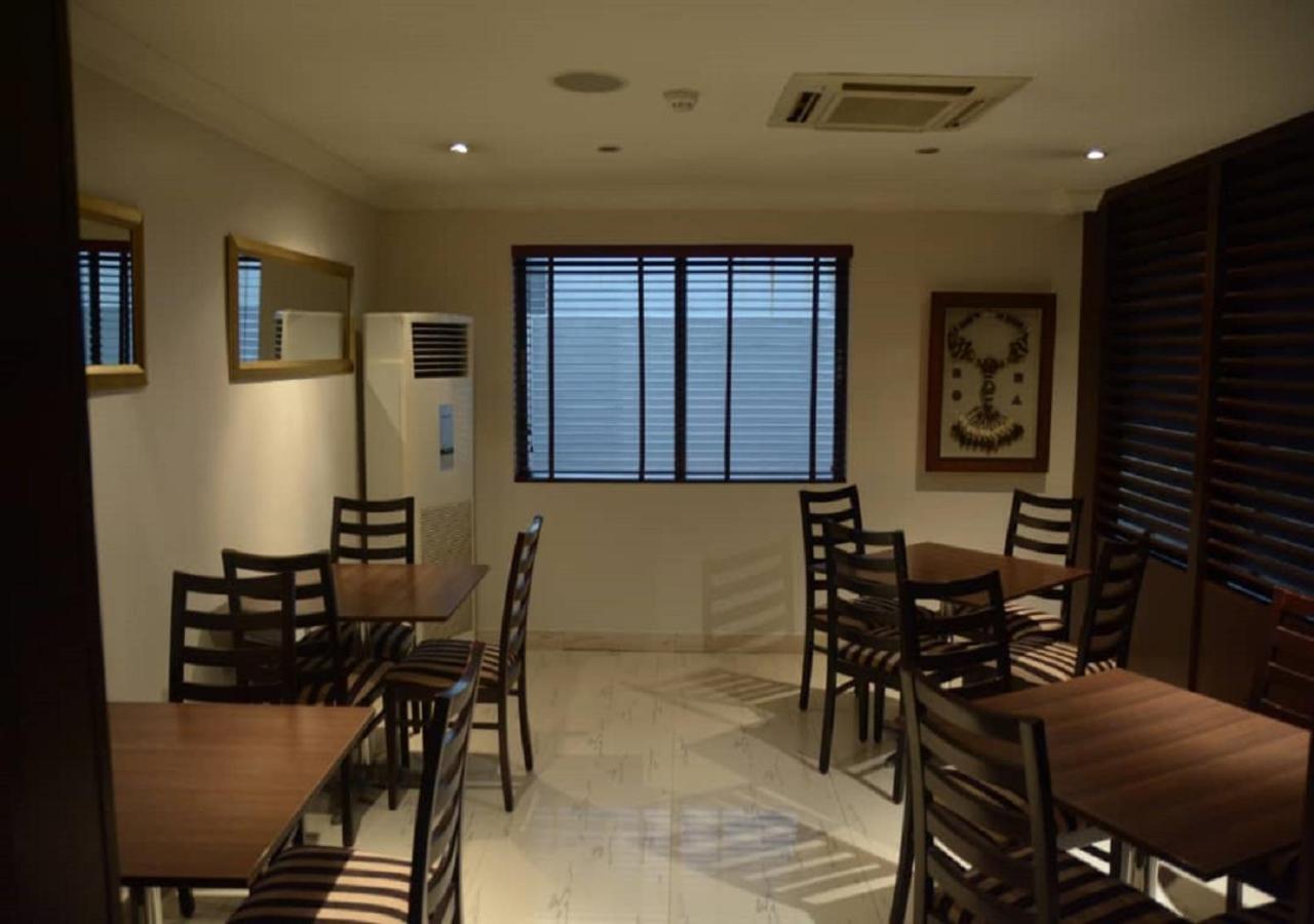 S & S Hotel & Suites Lagos Esterno foto