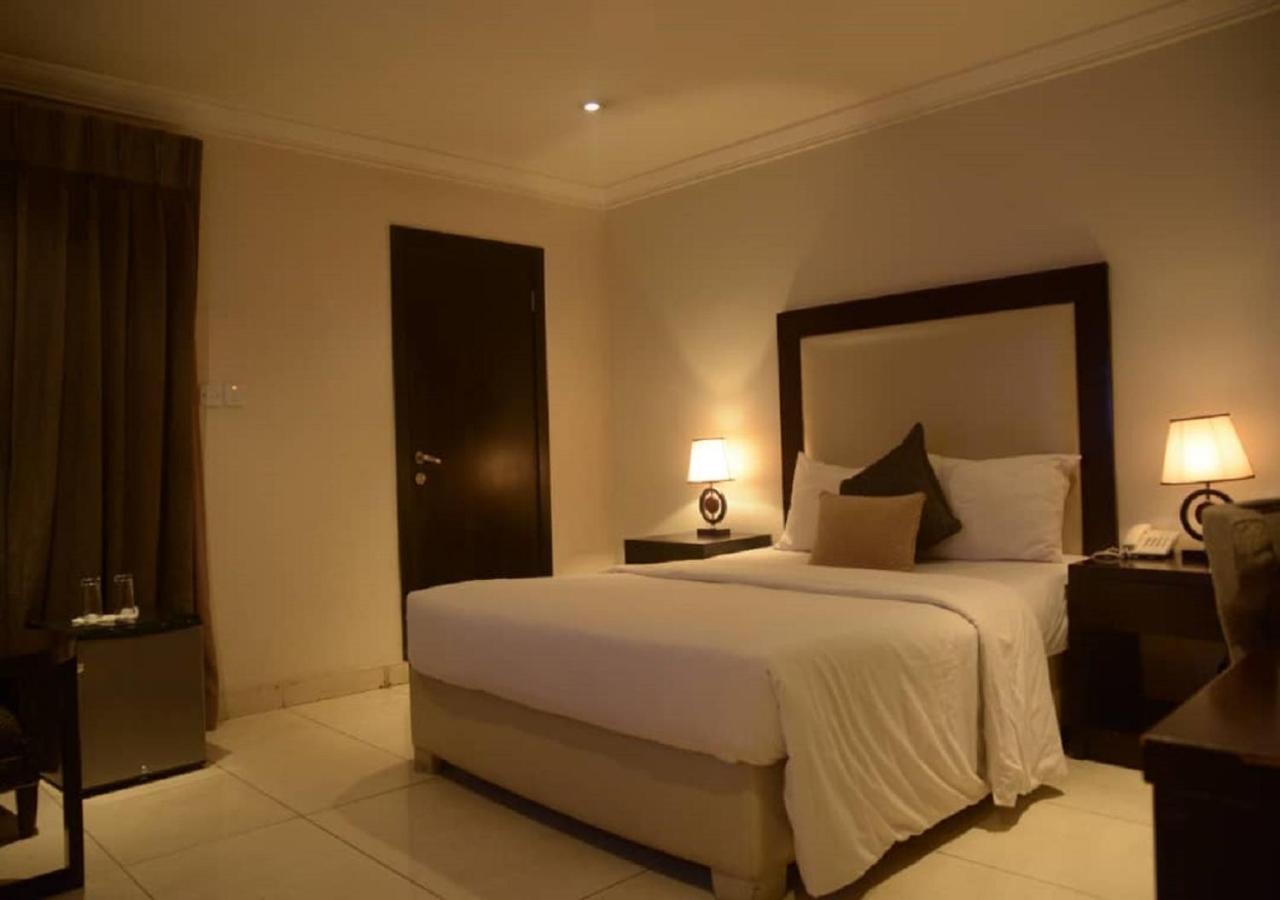 S & S Hotel & Suites Lagos Esterno foto