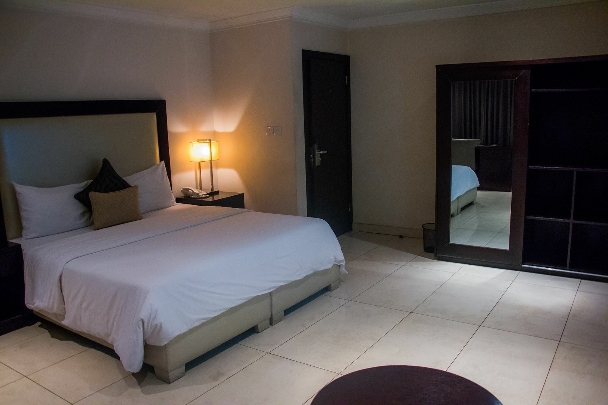 S & S Hotel & Suites Lagos Esterno foto