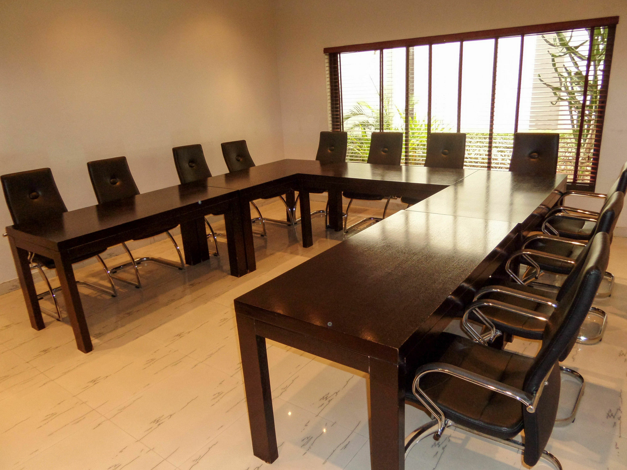 S & S Hotel & Suites Lagos Esterno foto