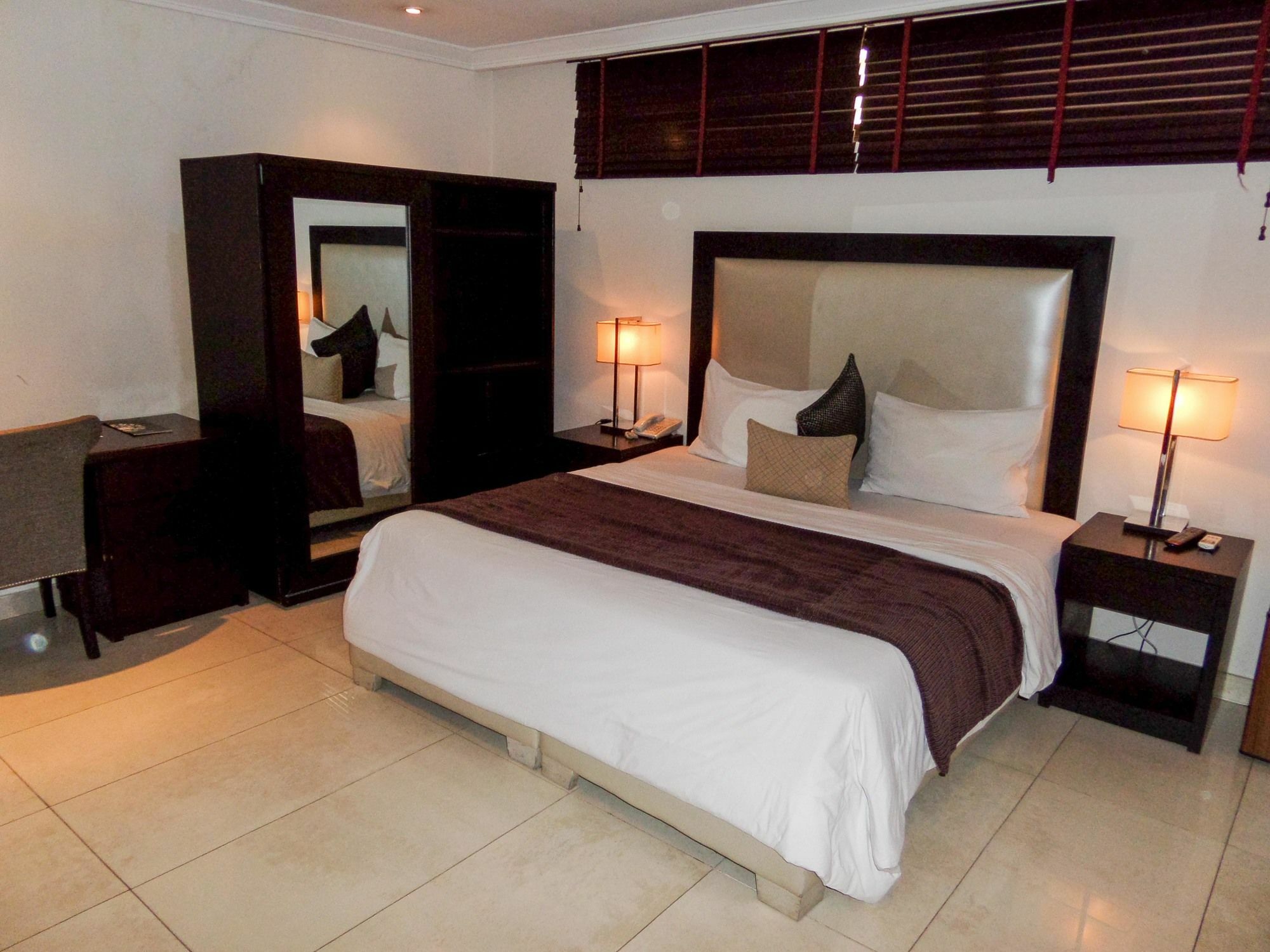 S & S Hotel & Suites Lagos Esterno foto