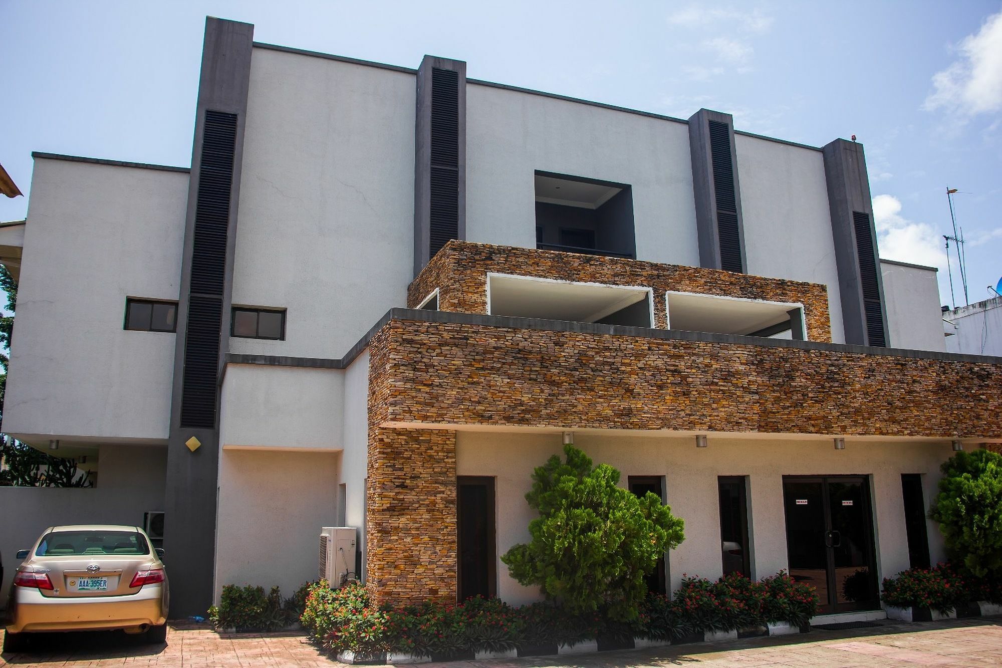 S & S Hotel & Suites Lagos Esterno foto