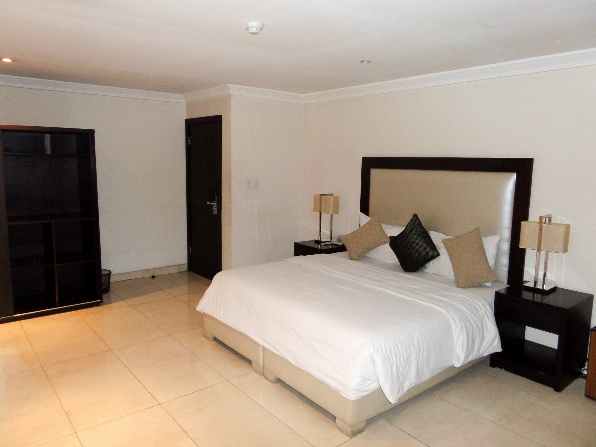 S & S Hotel & Suites Lagos Esterno foto