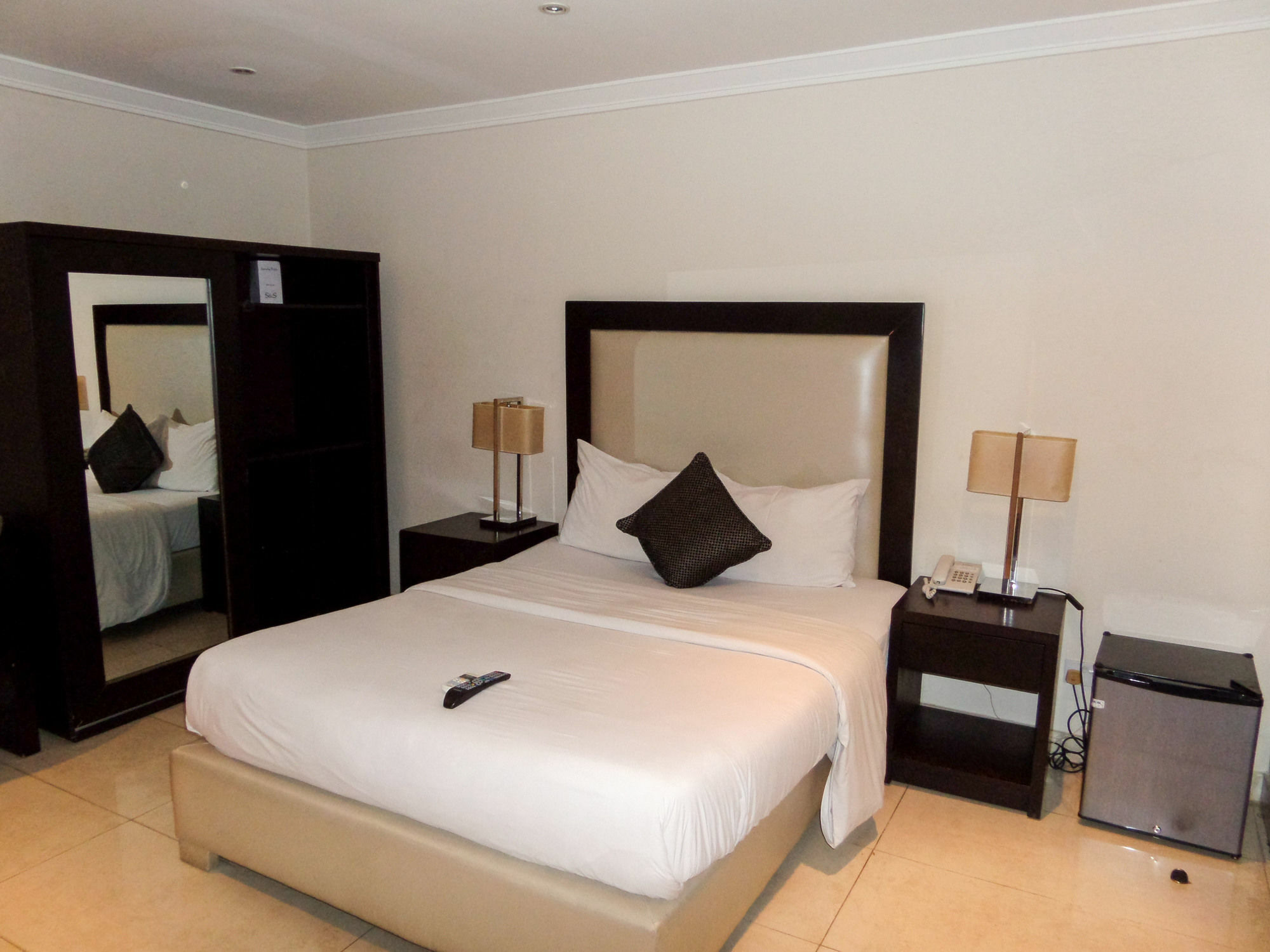 S & S Hotel & Suites Lagos Esterno foto