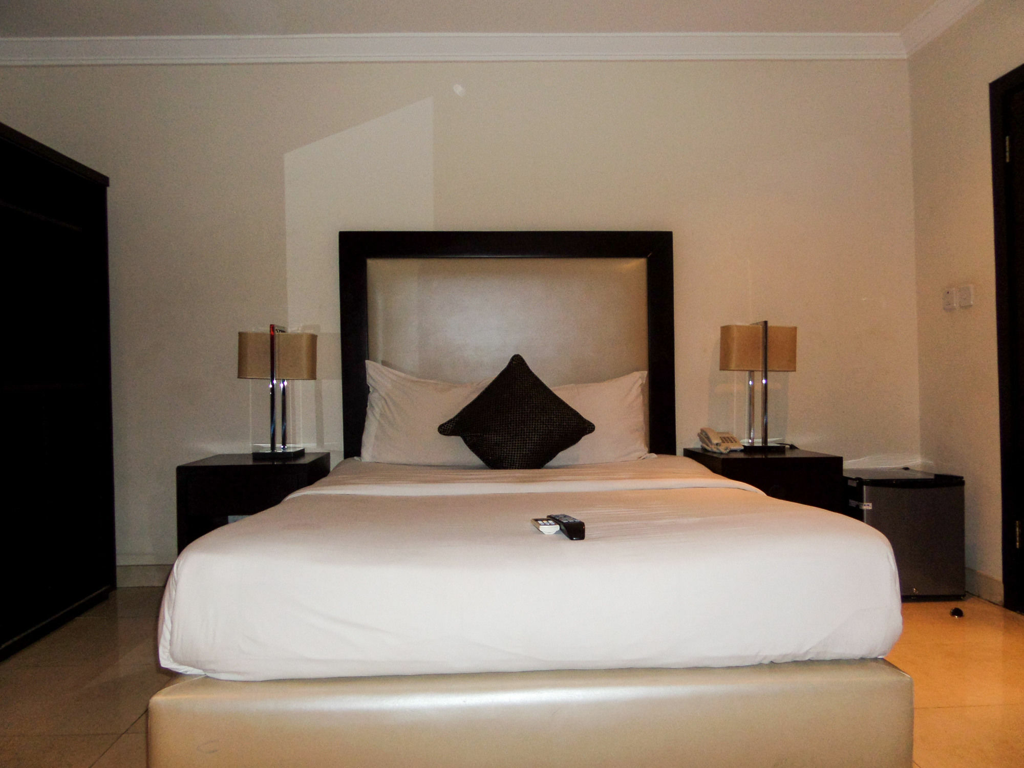 S & S Hotel & Suites Lagos Esterno foto